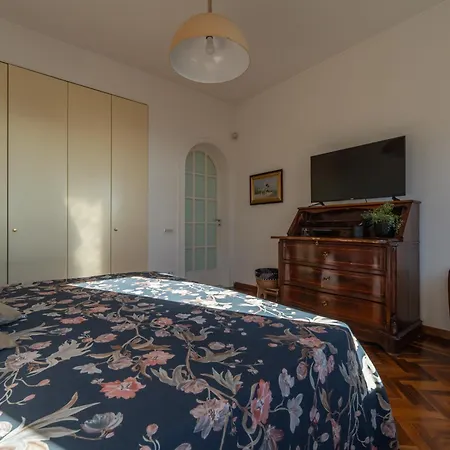 Petrarca 20a, Naples