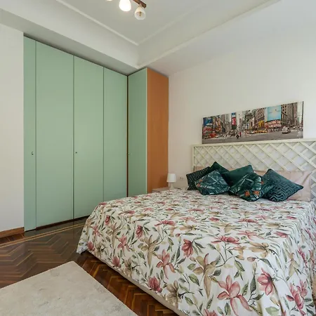 Petrarca 20a, Apartment *