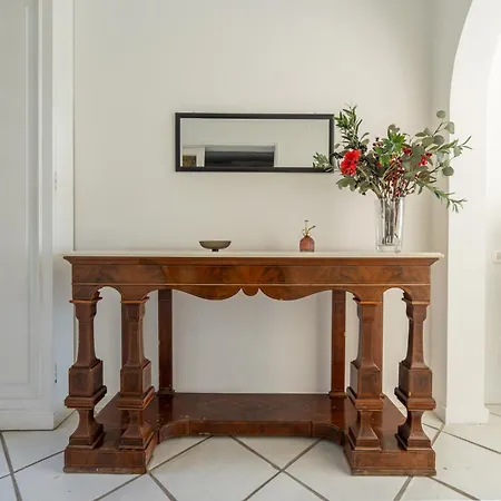 Petrarca 20a, Apartment