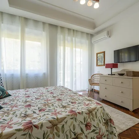 Petrarca 20a, Apartment