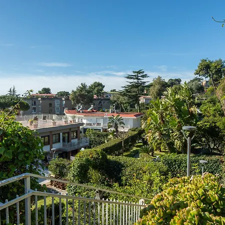 Petrarca 20a, Apartment *