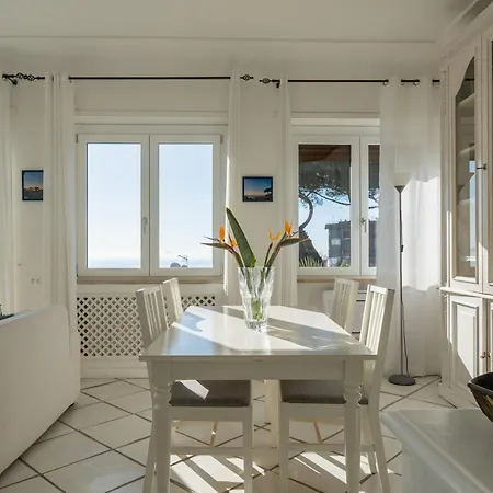 Petrarca 20a, Apartament Neapol