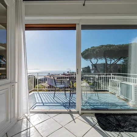 Petrarca 20a, Apartment *
