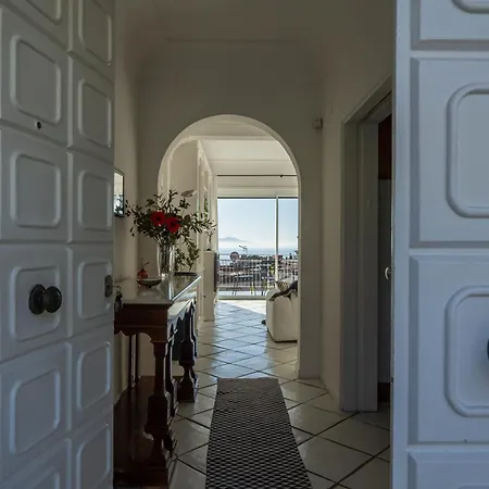 Petrarca 20a, Apartament Neapol