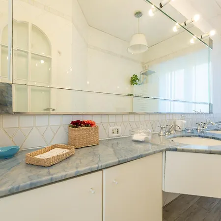 Petrarca 20a, Apartament Neapol