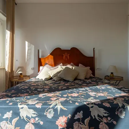 Petrarca 20a, Apartament Neapol