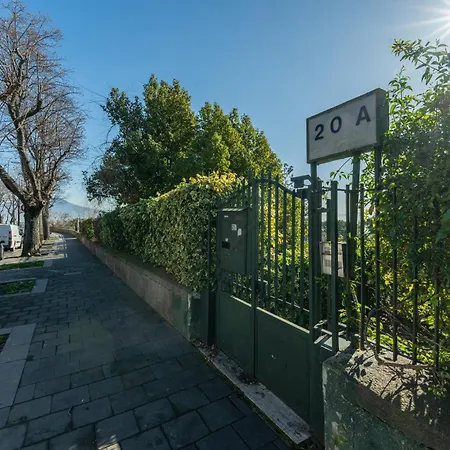 Petrarca 20a, Apartment