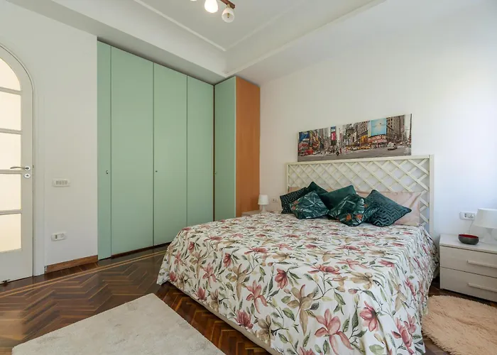 Petrarca 20a, Apartment *