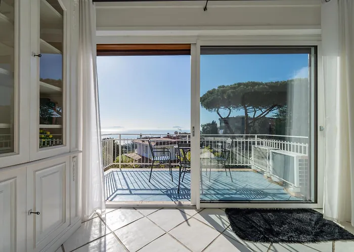 Petrarca 20a, Apartment *